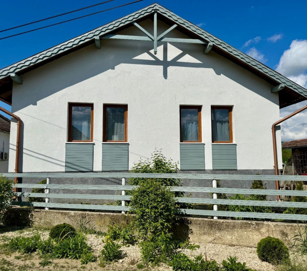 MAĎARSKO - SZENDRO PEKNÝ 3 IZBOVÝ POSCHODOVÝ RODINNÝ DOM.